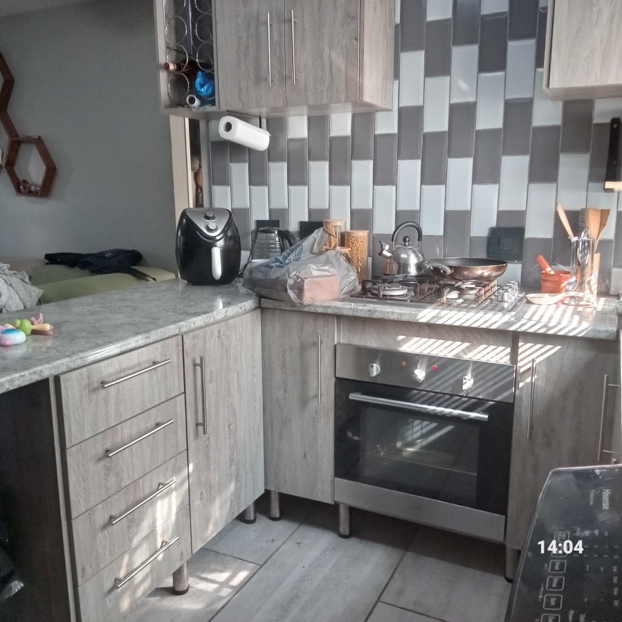 2 Bedroom Property for Sale in Geelhoutpark North West